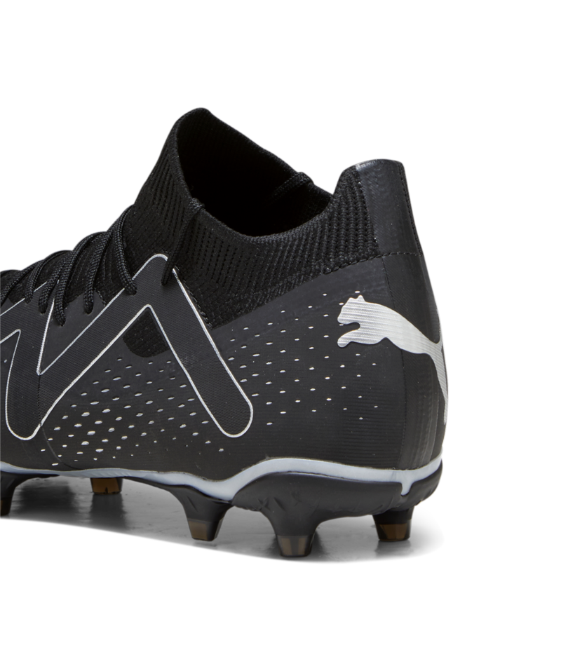 Puma cleats black clearance and white