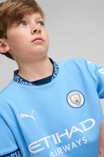 Load image into Gallery viewer, Puma Manchester City Home Youth Jersey 24/25 775078 01 Team Light Blue/Marine Blue