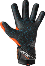 Load image into Gallery viewer, Reusch Attrakt Fusion Carbon 3D Goalkeeper Gloves 55 70 998-7784